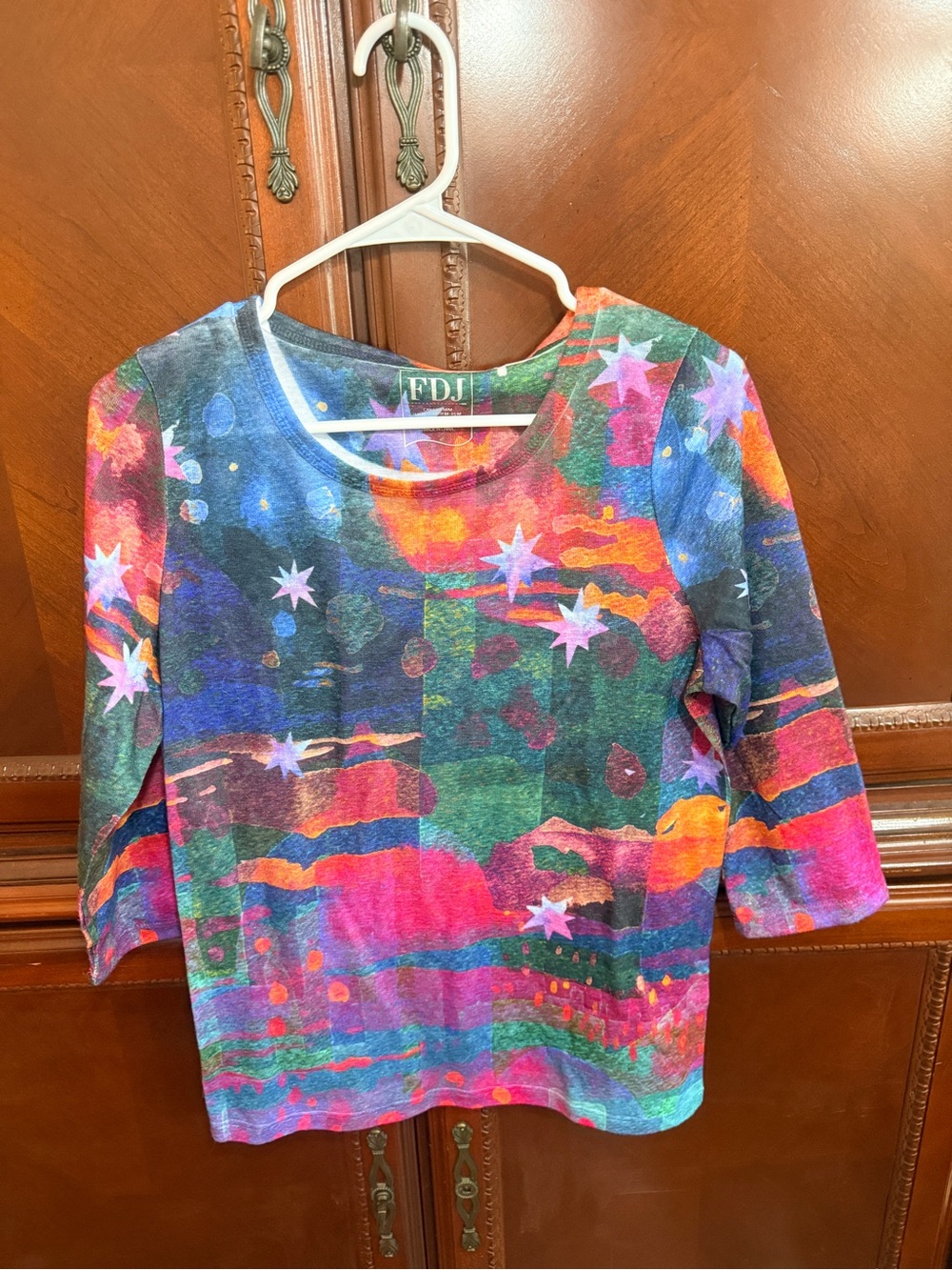 FDJ NWT 3/4 sleeve scoop neck 
mixed color jersey 100 % poly 
retail $79.00 - Picture 4 of 10